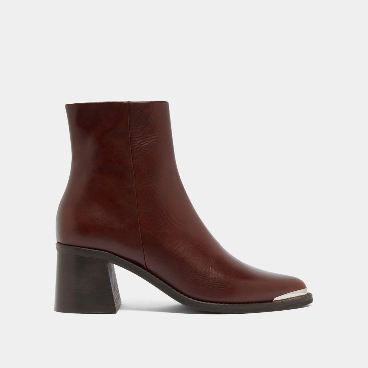 Bottines à talon et embout doré – Image 2