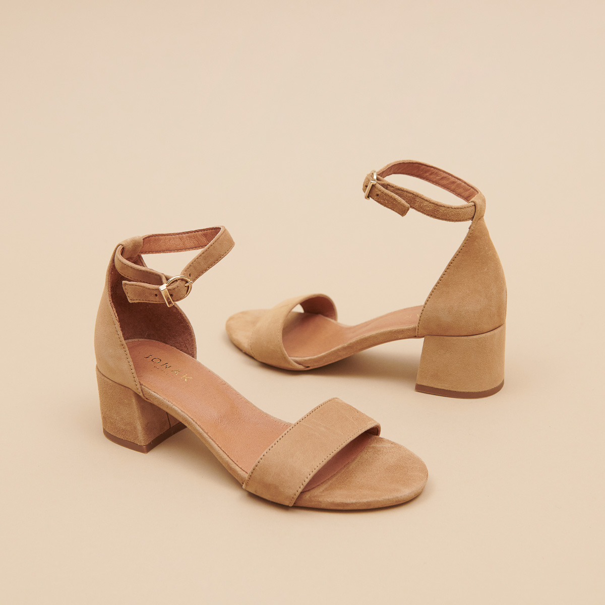 Sandales à talons carrés