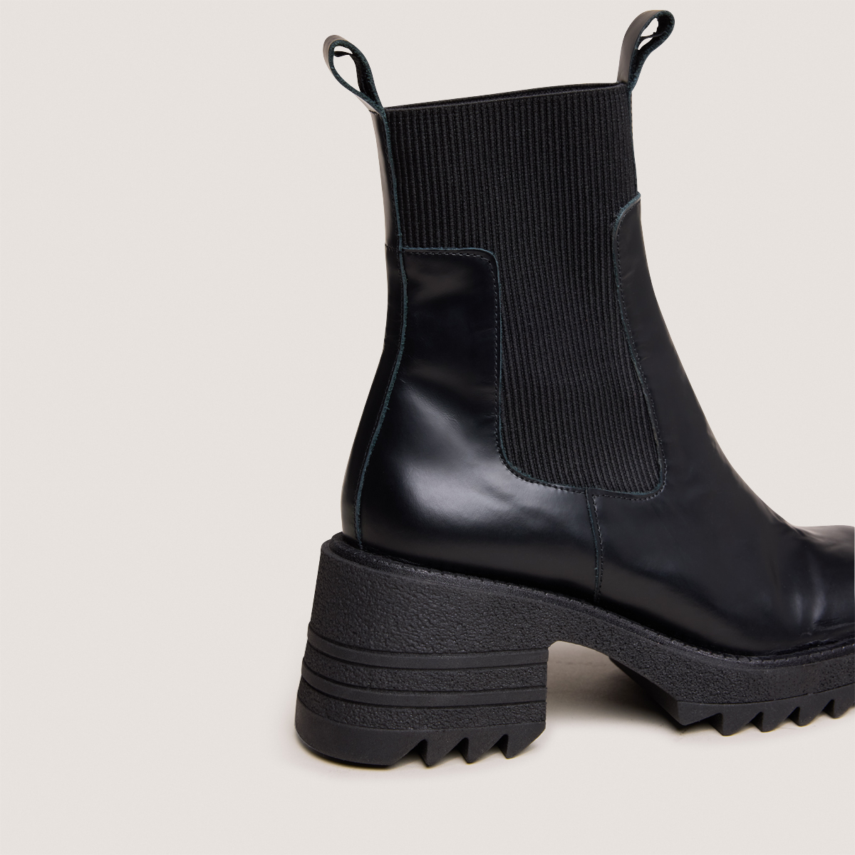 Boots à élastiques et semelles crantées.... – Image 3