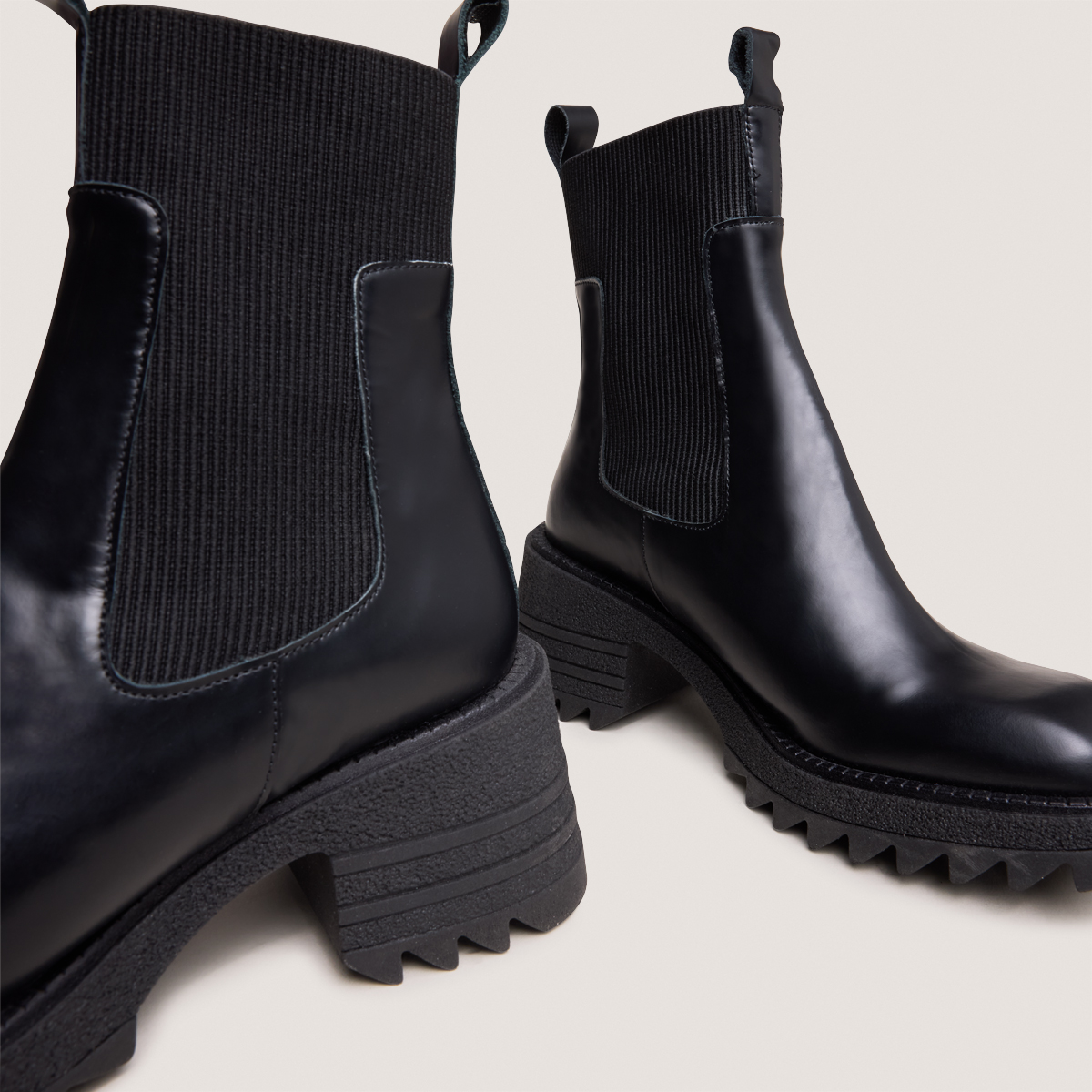 Boots à élastiques et semelles crantées.... – Image 4