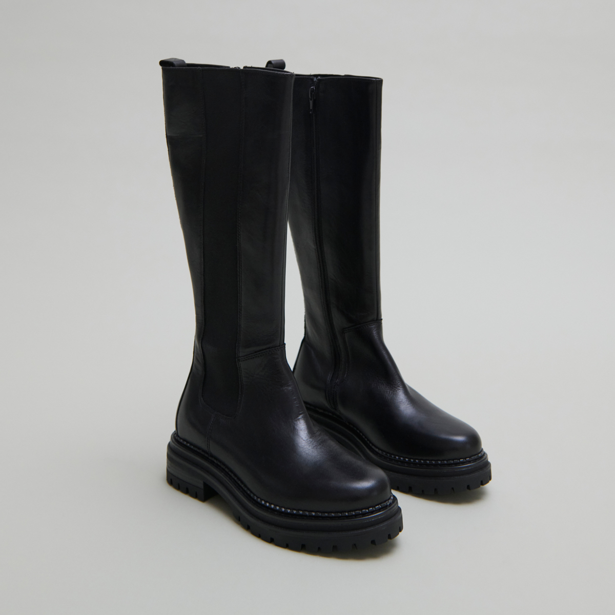 Bottes à bouts ronds et semelles crantée...