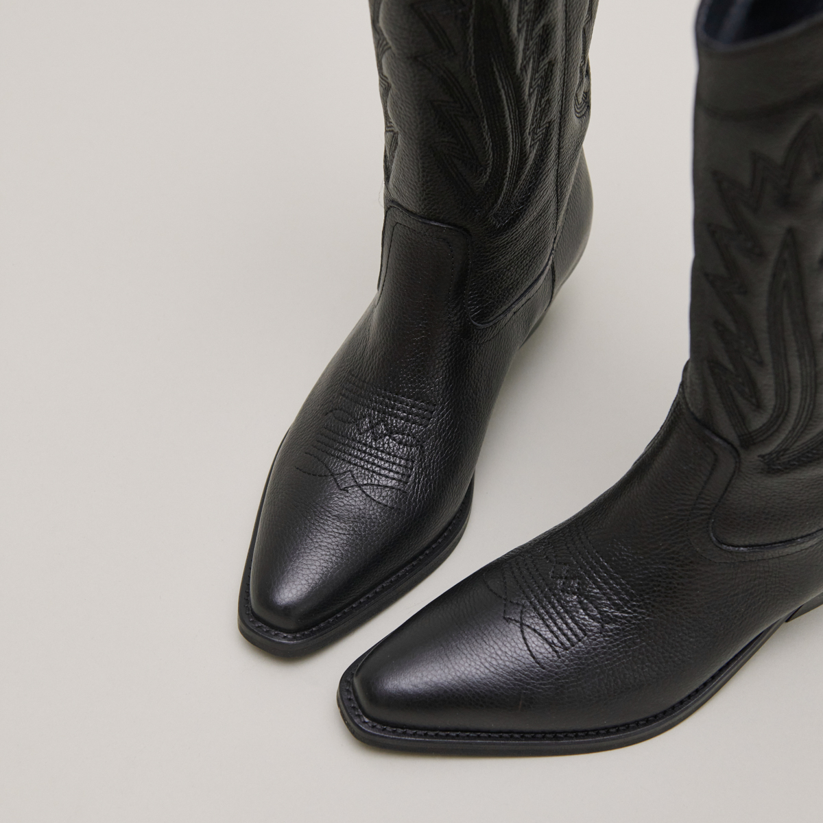 Bottes à bouts pointus et surpiqures app... – Image 5