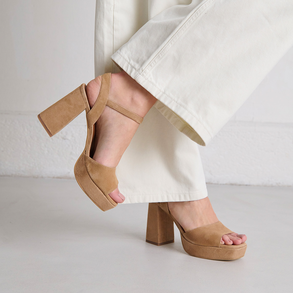 Sandales à talons hauts et bouts ouverts... – Image 3