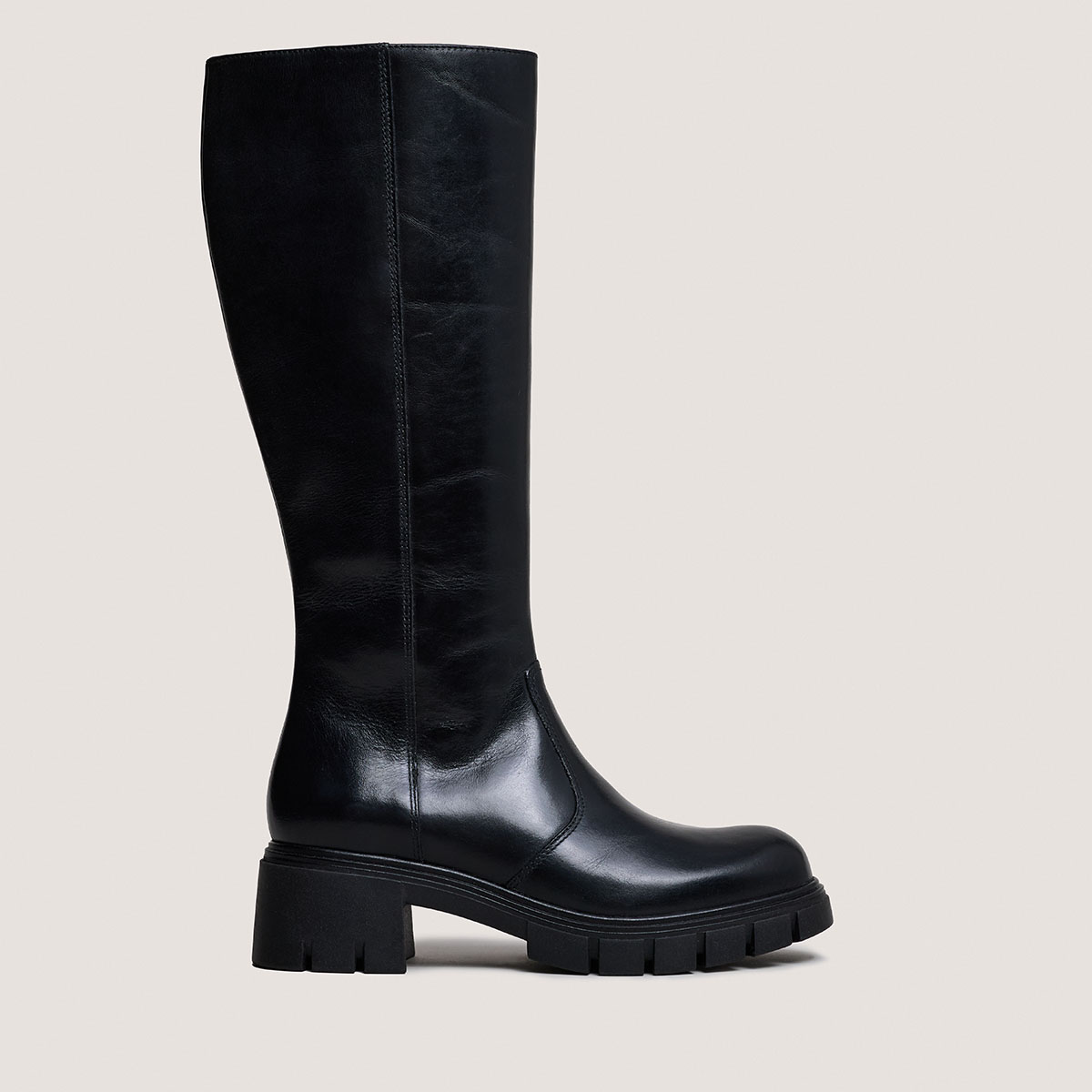 Bottes à semelles crantées