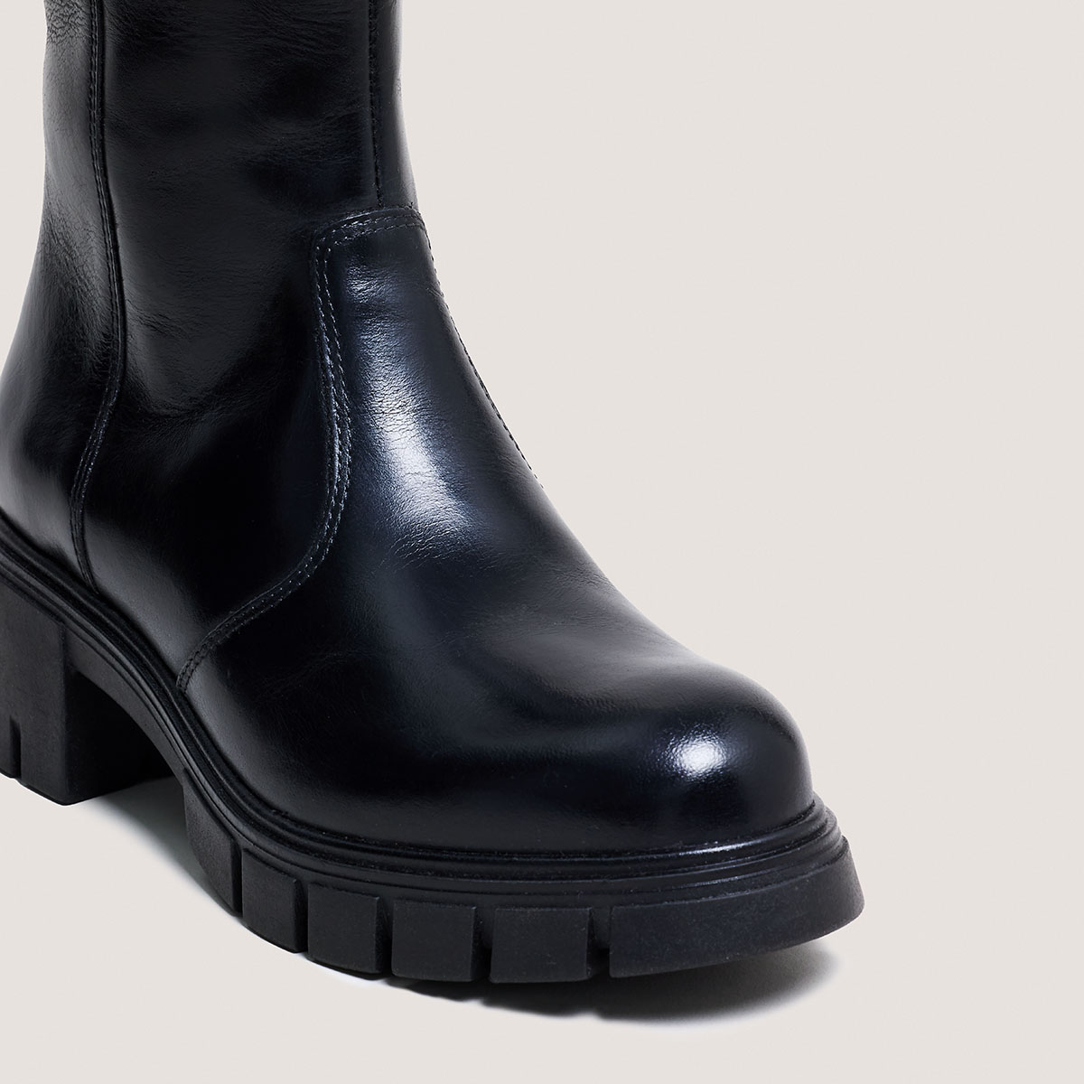 Bottes à semelles crantées – Image 3