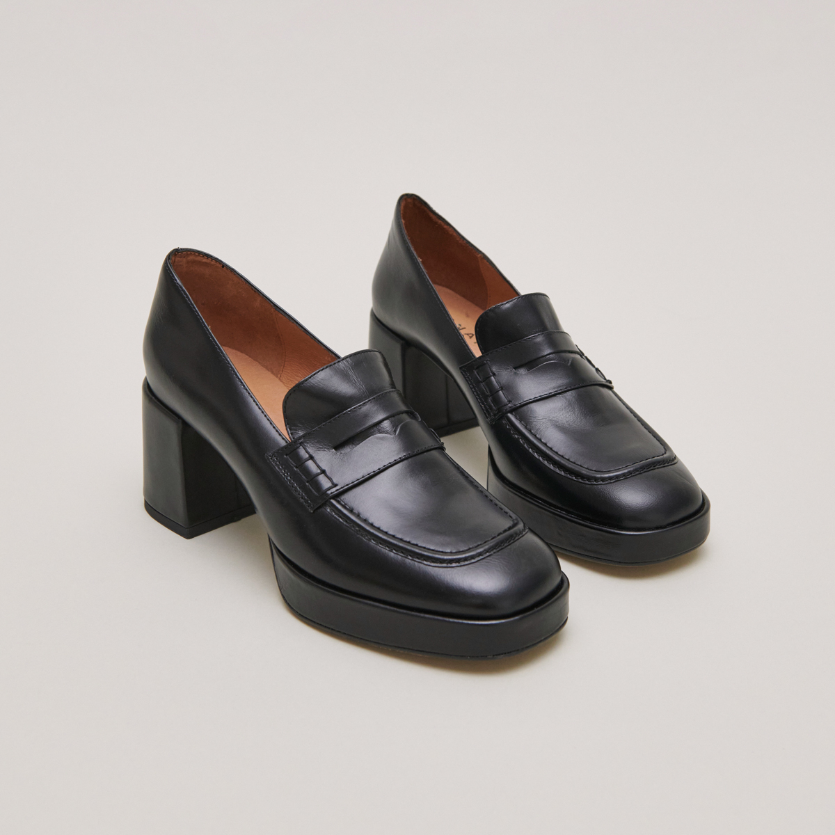 Mocassins à talons et bouts arrondis