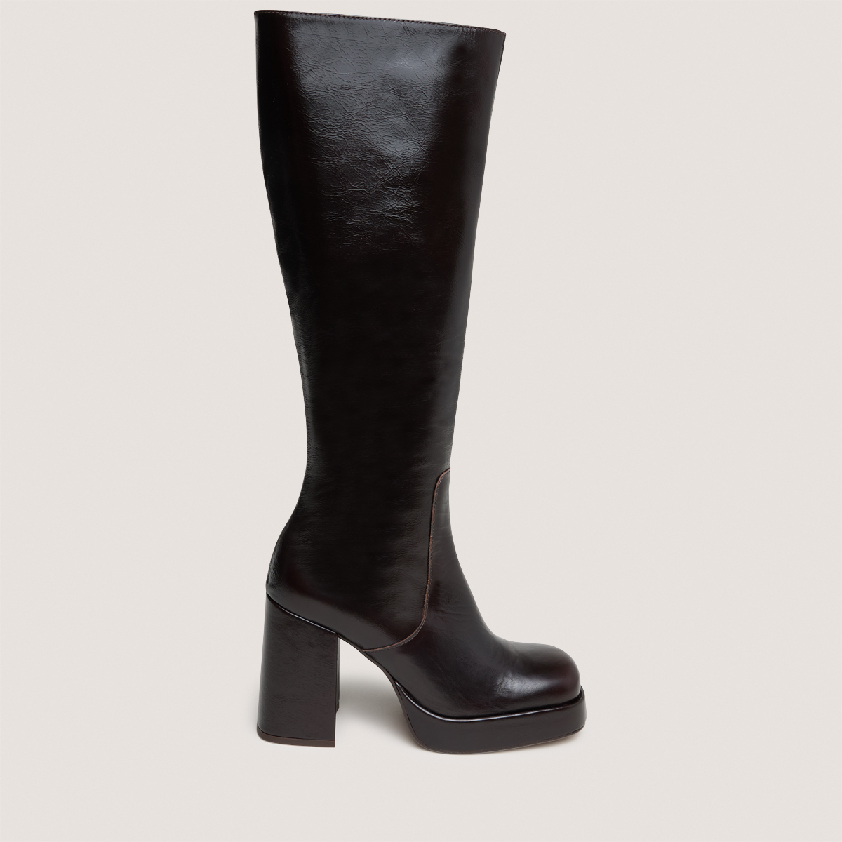 Bottes à talons et bouts carrés
