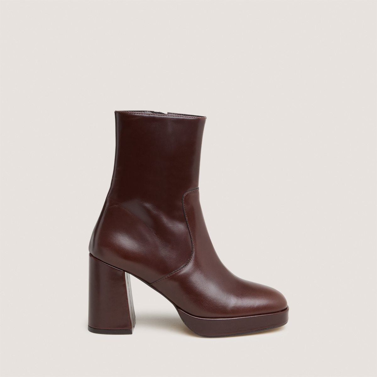 Boots à talons et bouts carrés