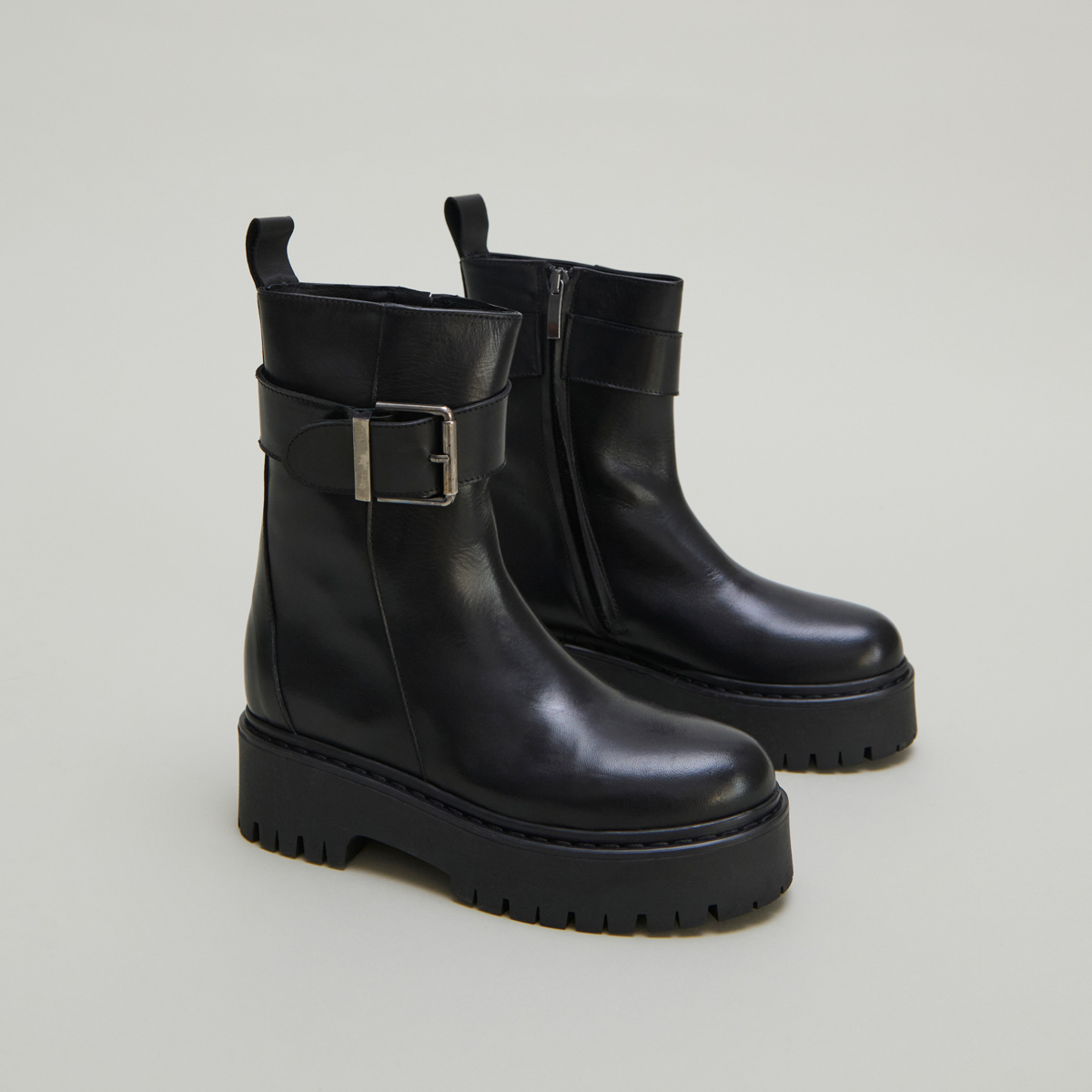 Boots à semelles crantées et boucles – Image 8