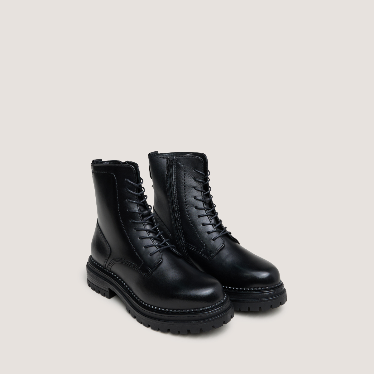 Boots à lacets et semelles crantées