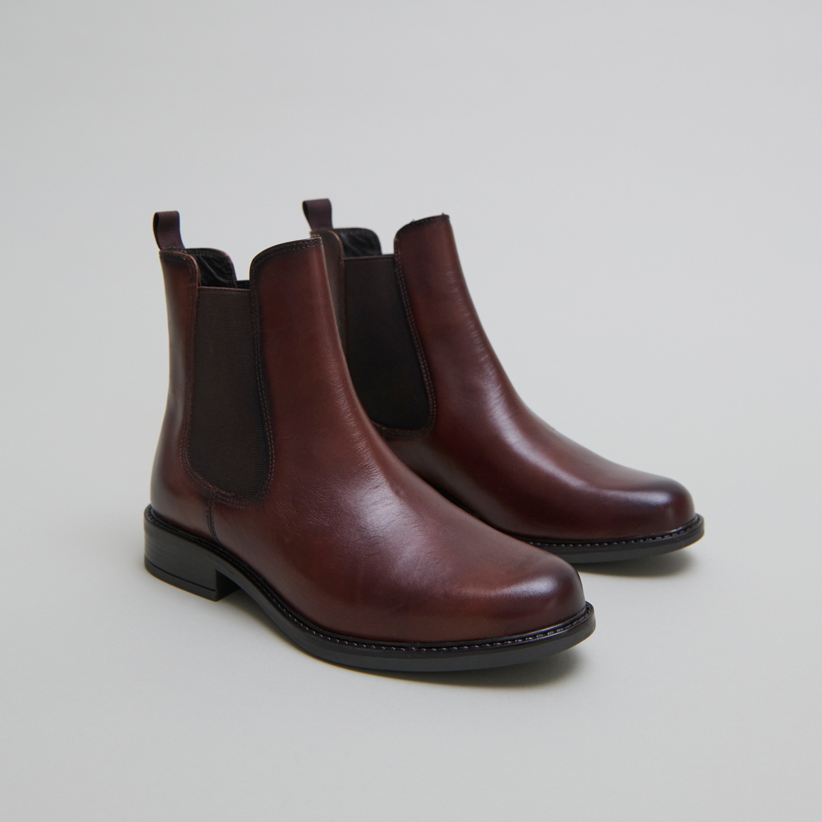 Boots à élastiques et à bouts ronds