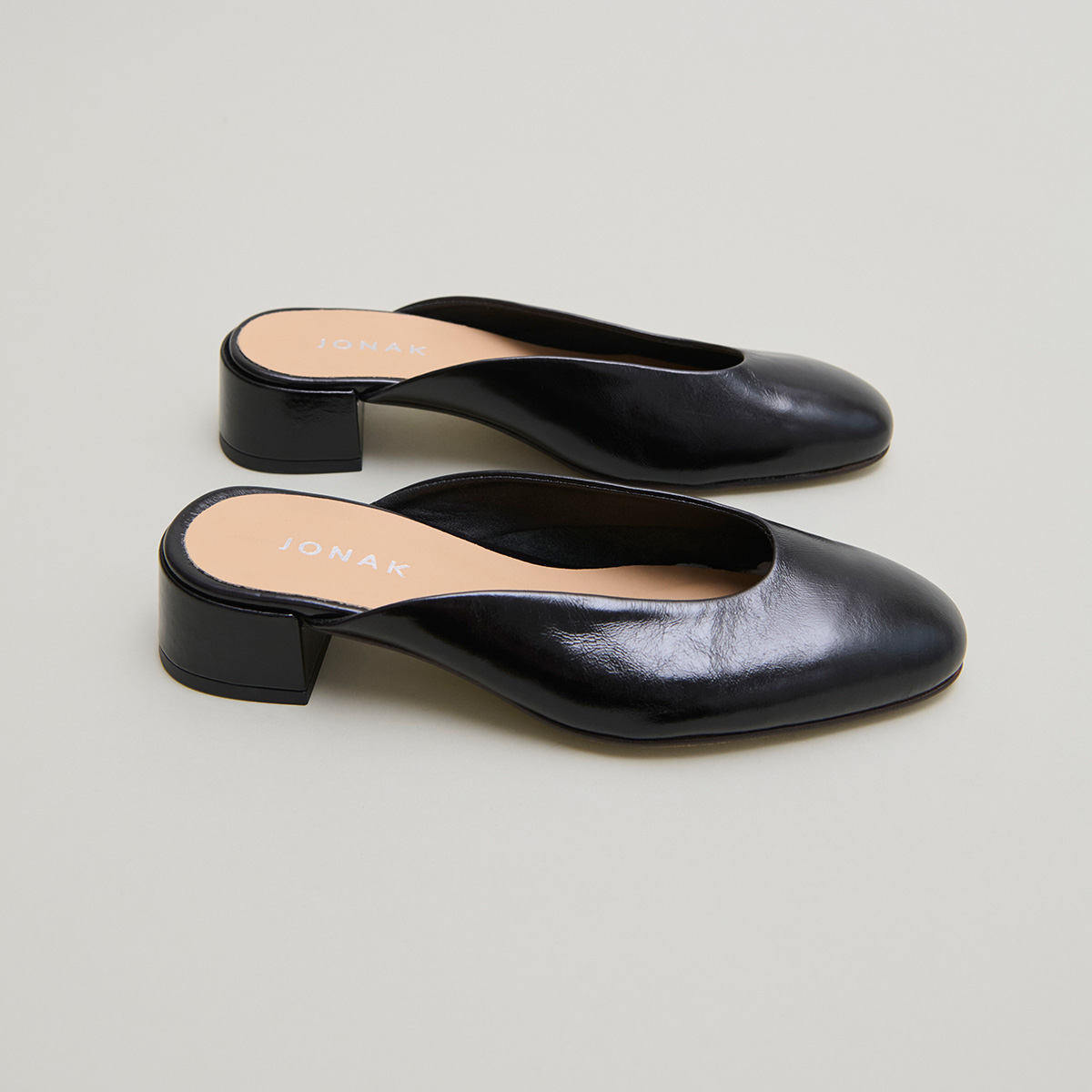 Mules à bouts ronds et petits talons