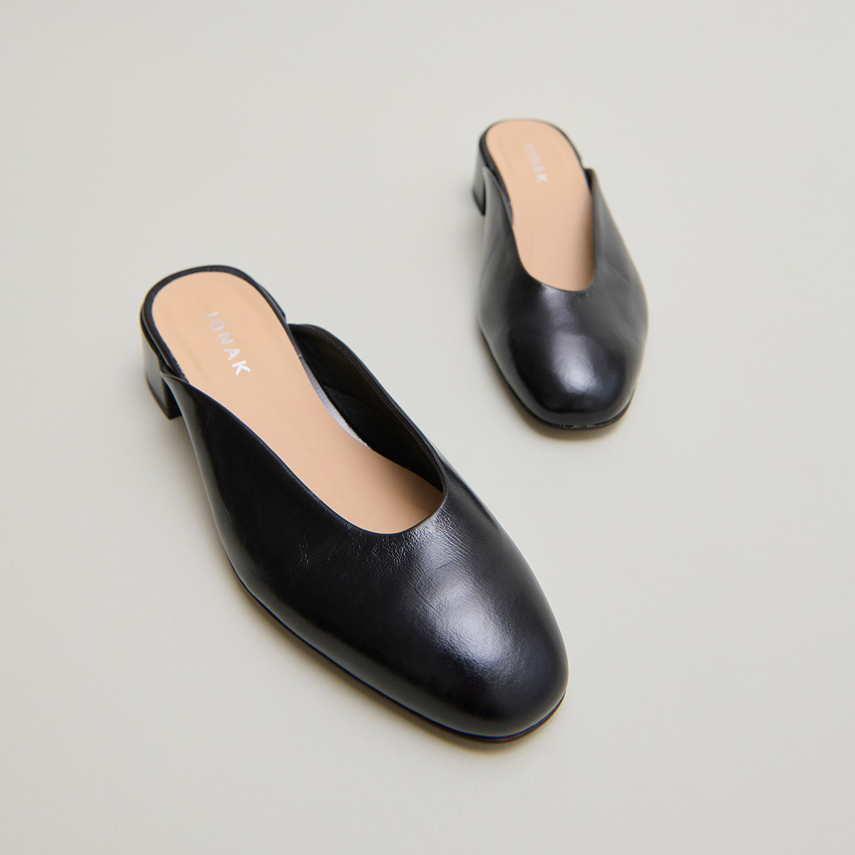 Mules à bouts ronds et petits talons – Image 5