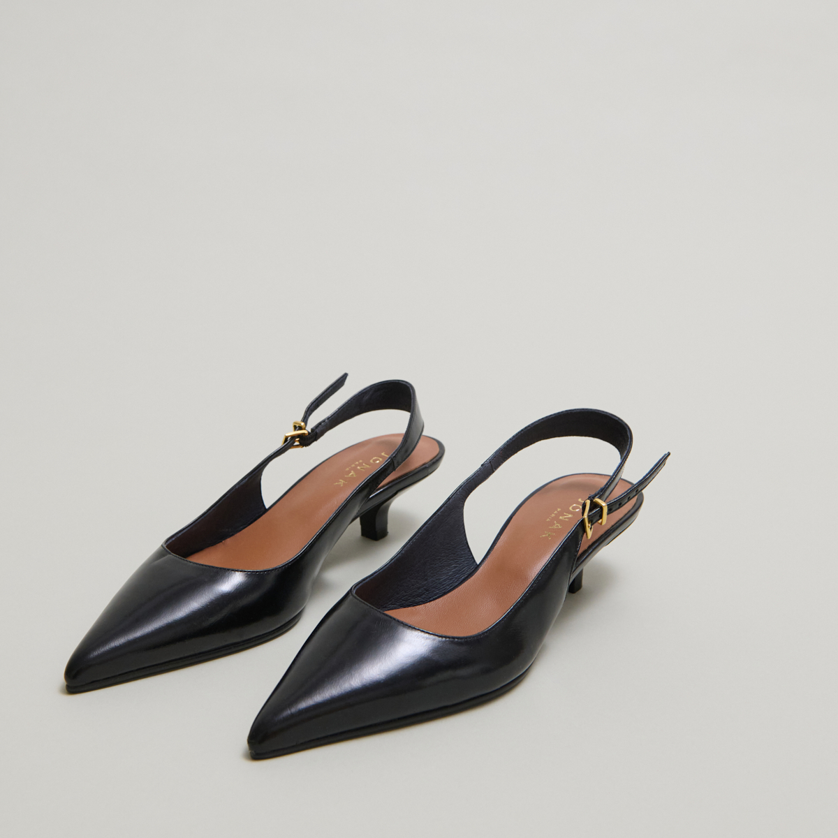 Escarpins à petits talons et boucles ajustables – Image 3