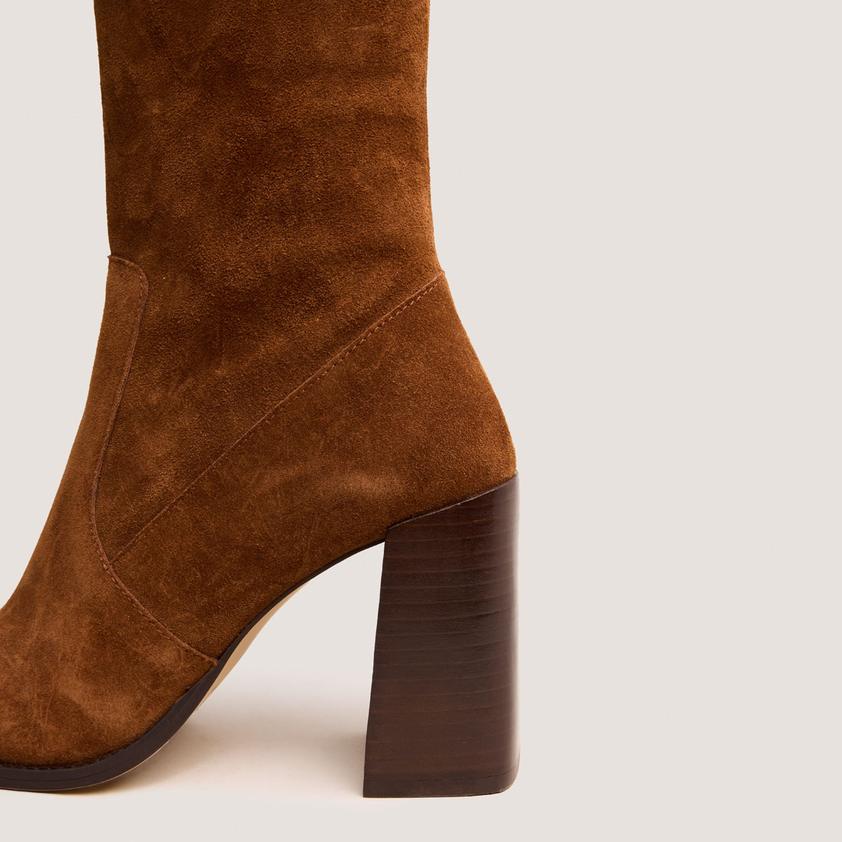 Bottines à talons et bouts carrés