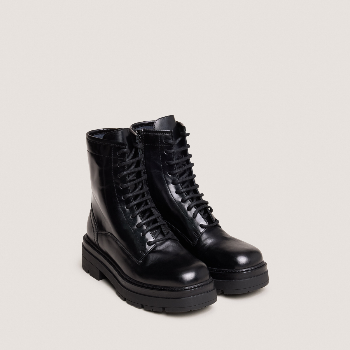 Boots à semelles crantées et lacets – Image 4