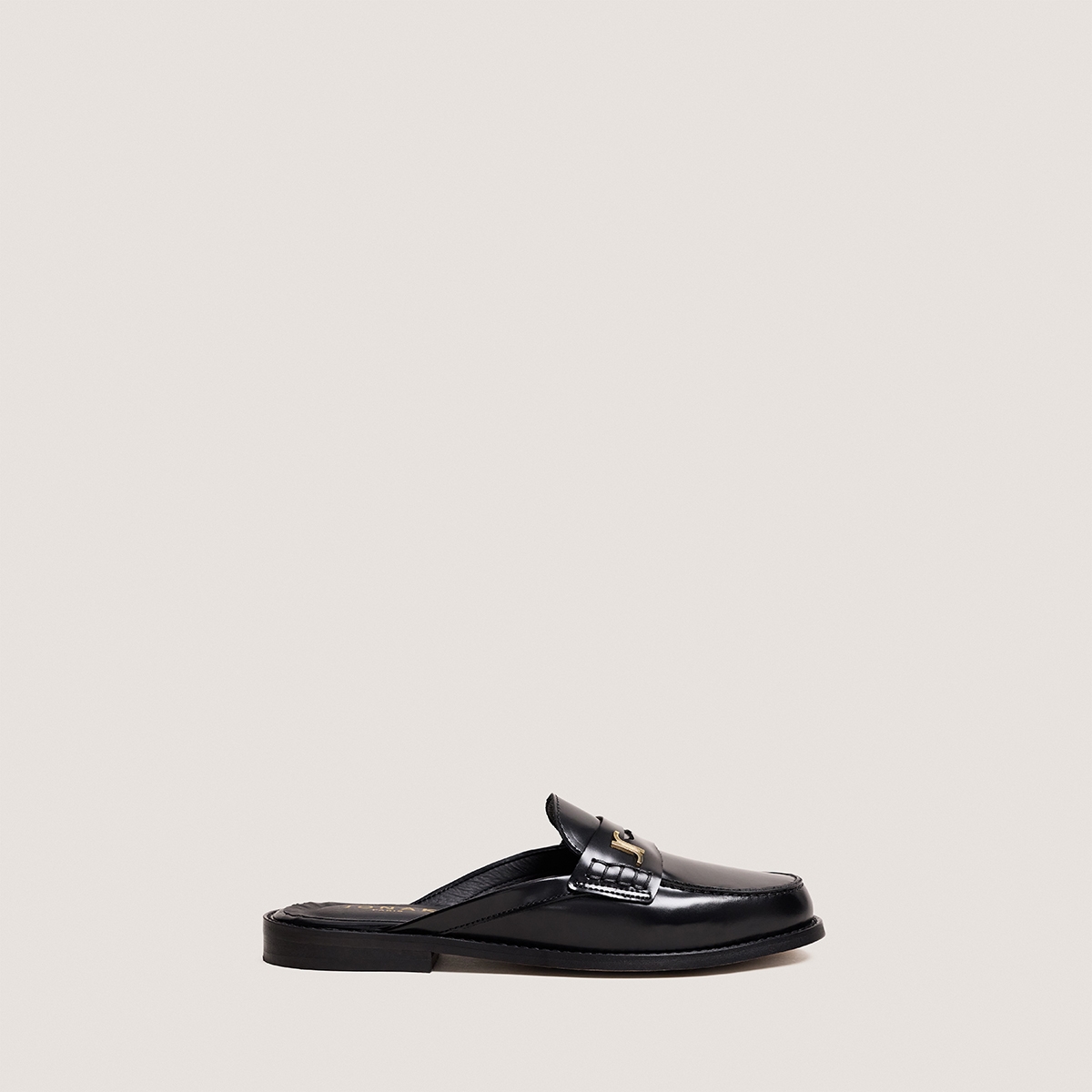 Mocassins à bouts arrières ouverts et monogrammes