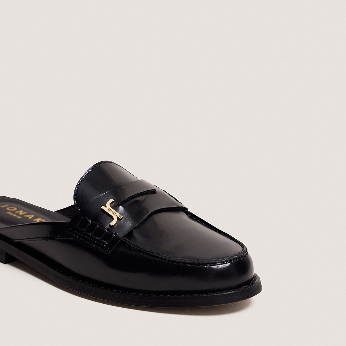 Mocassins à bouts arrières ouverts et monogrammes – Image 3
