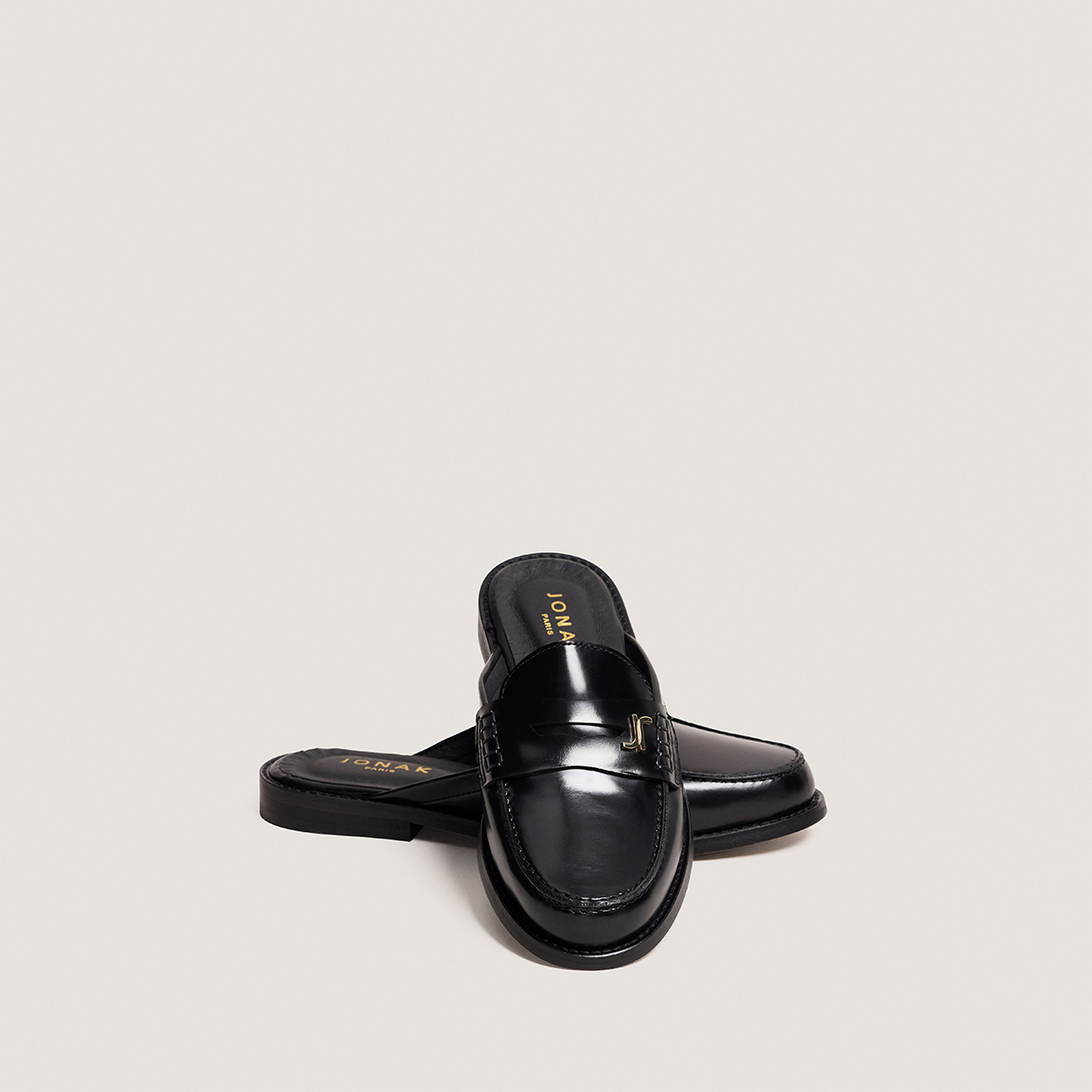 Mocassins à bouts arrières ouverts et monogrammes – Image 4